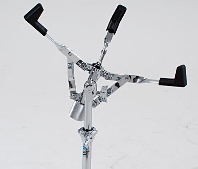 Low-Contact Basket GripsExtended contact points on the basket clutch holds drums securely with minimal hoop contact for increased resonance.