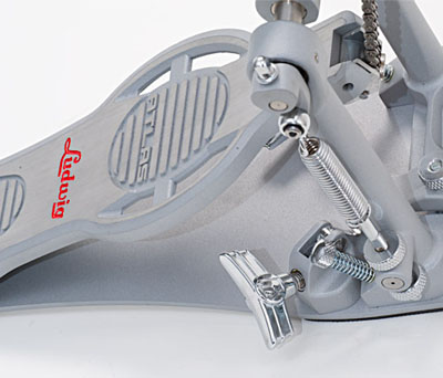 Multi-Positioning Hoop ClampA non-marring clip that adjusts to the diameter of the drum for less damage to the hoop.